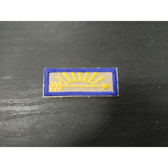 Boy Cub Scouts Arrow of Lights Patch BSA Award Badge Scouting Memorabilia - Picture 1 of 3